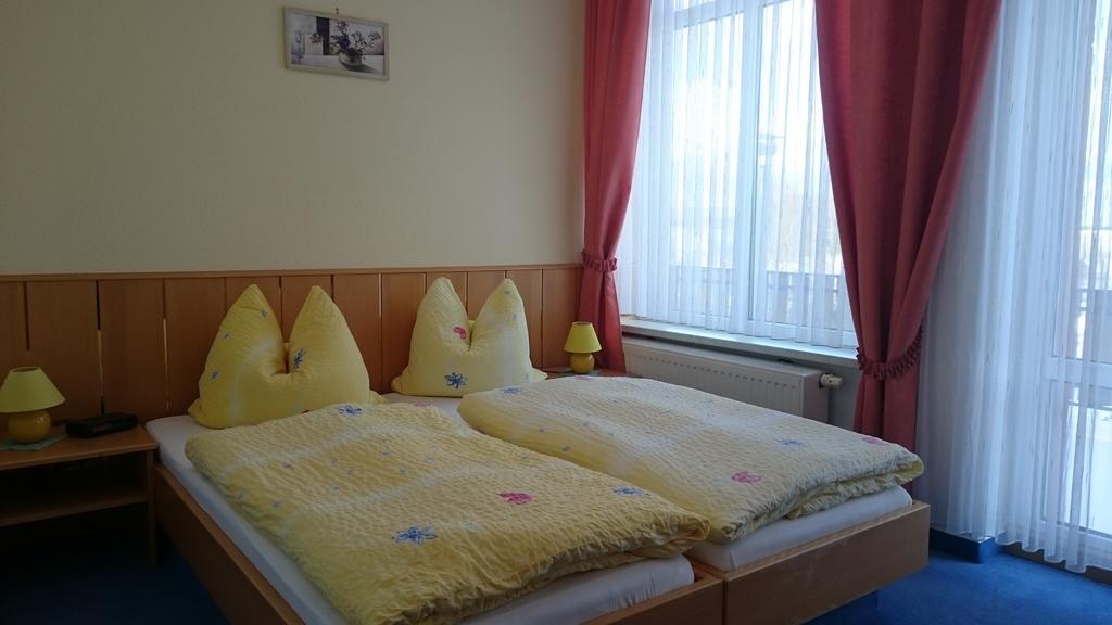 Pension Und Berggasthaus Kapellenstein Geyer Room photo